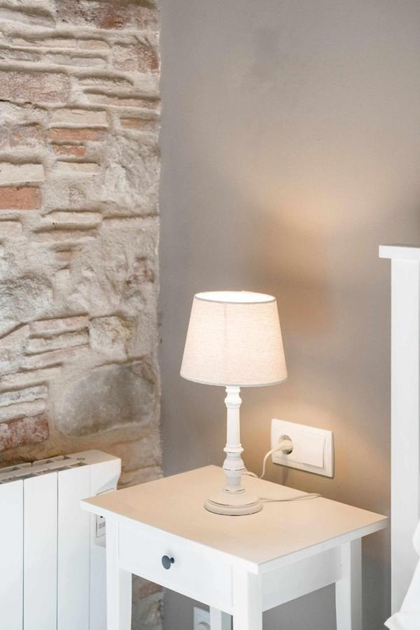 Revitalized Apartment In Historical Building Girona Luaran gambar