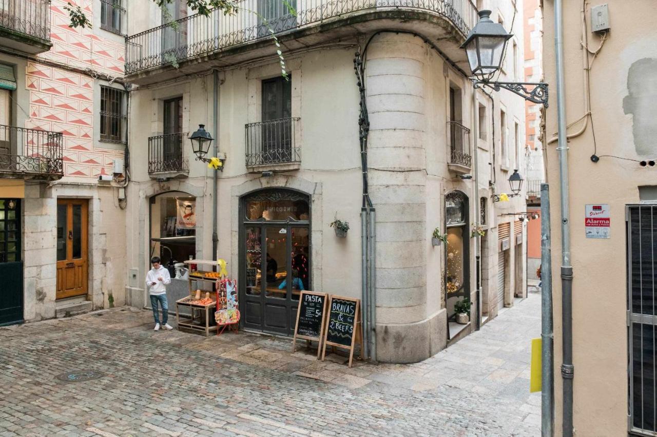 Revitalized Apartment In Historical Building Girona Luaran gambar