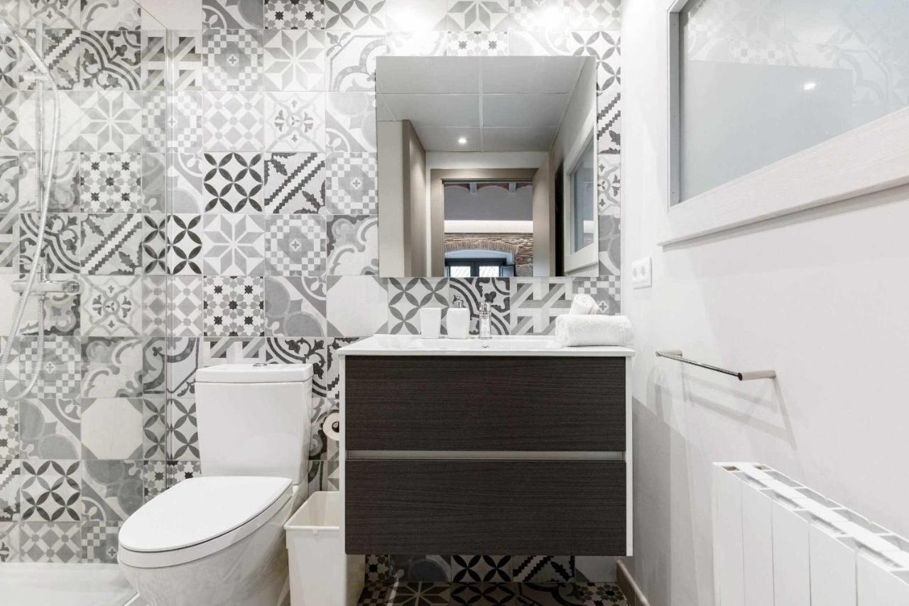 Revitalized Apartment In Historical Building Girona Luaran gambar