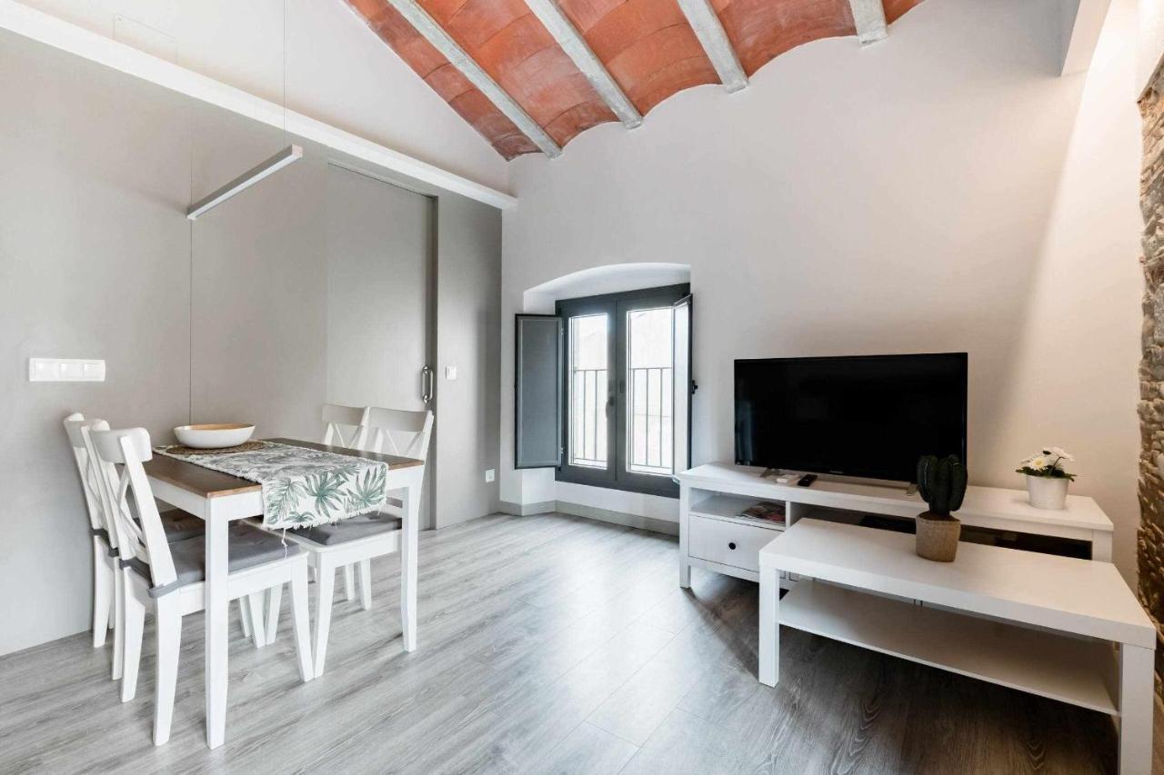 Revitalized Apartment In Historical Building Girona Luaran gambar