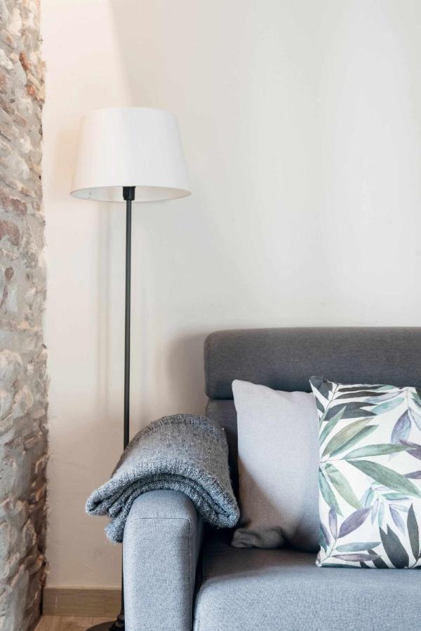 Revitalized Apartment In Historical Building Girona Luaran gambar