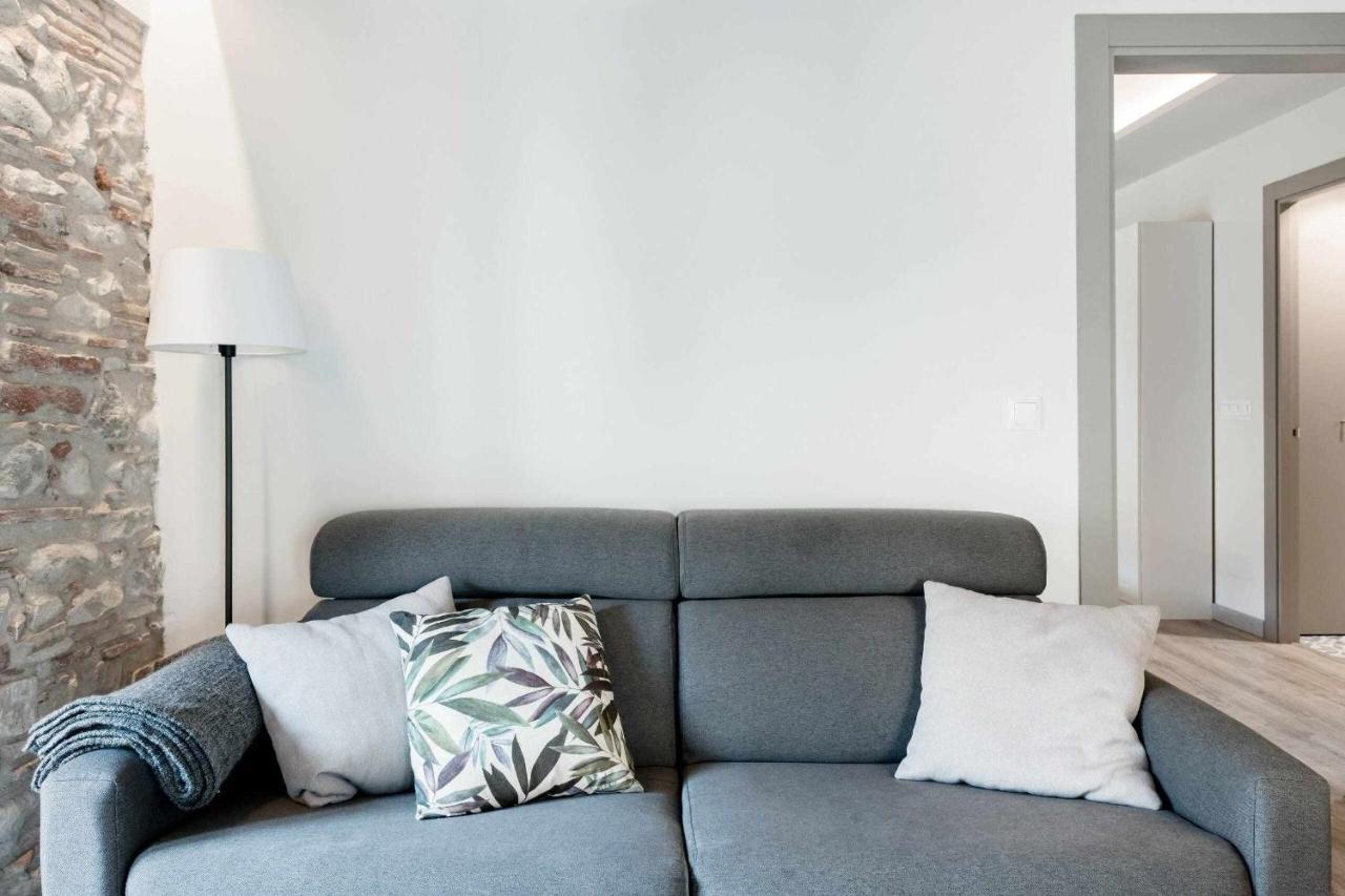 Revitalized Apartment In Historical Building Girona Luaran gambar
