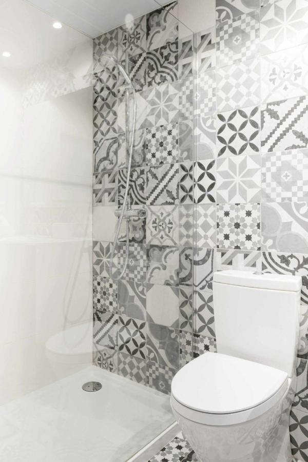 Revitalized Apartment In Historical Building Girona Luaran gambar