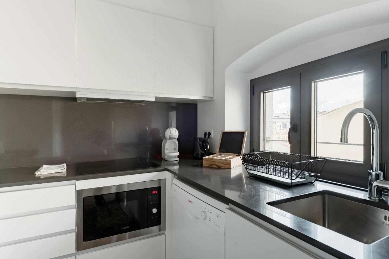 Revitalized Apartment In Historical Building Girona Luaran gambar