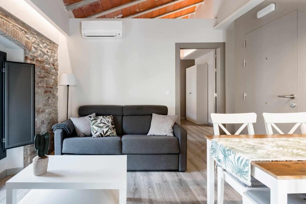Revitalized Apartment In Historical Building Girona Luaran gambar