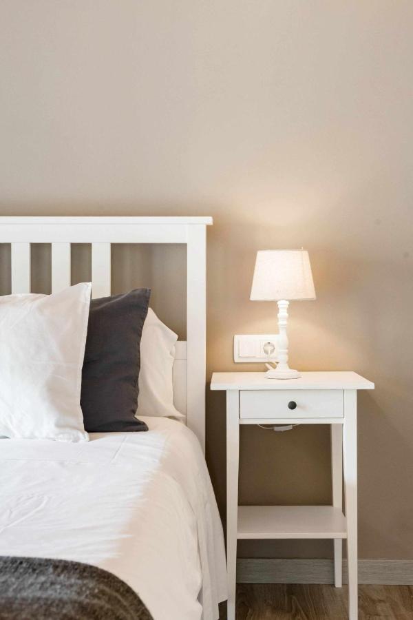 Revitalized Apartment In Historical Building Girona Luaran gambar