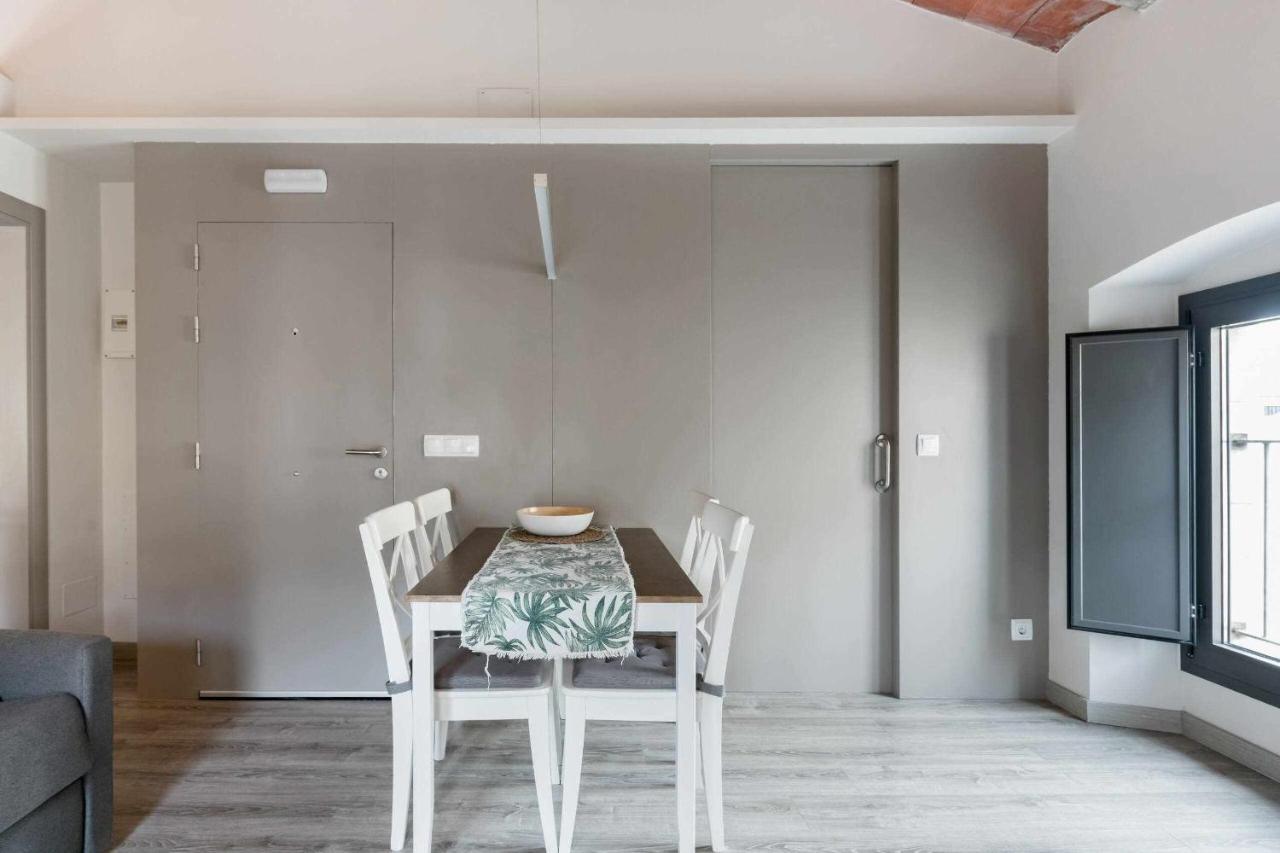 Revitalized Apartment In Historical Building Girona Luaran gambar