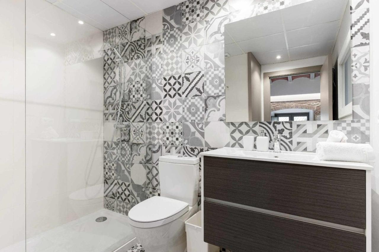 Revitalized Apartment In Historical Building Girona Luaran gambar