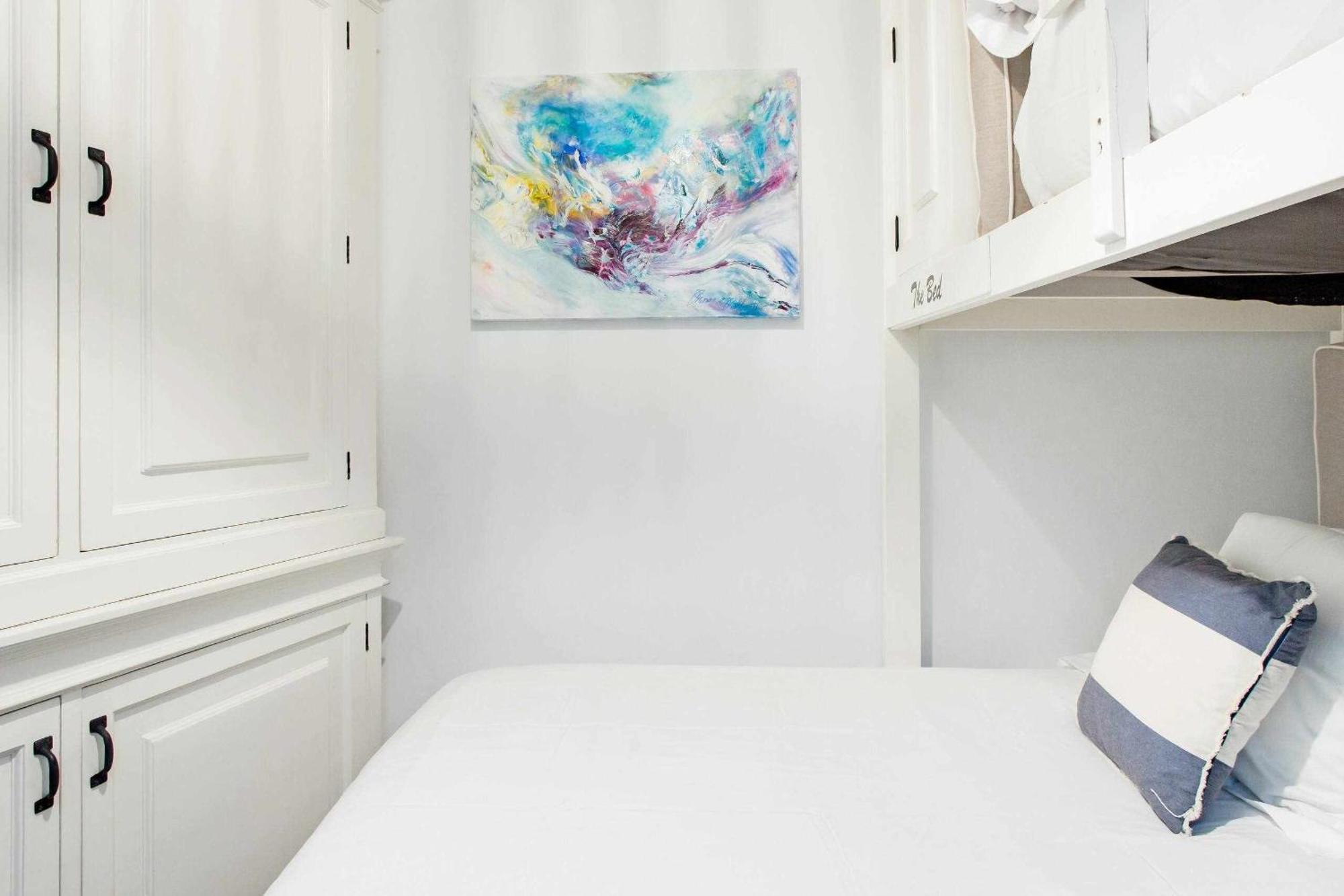 Revitalized Apartment In Historical Building Girona Luaran gambar